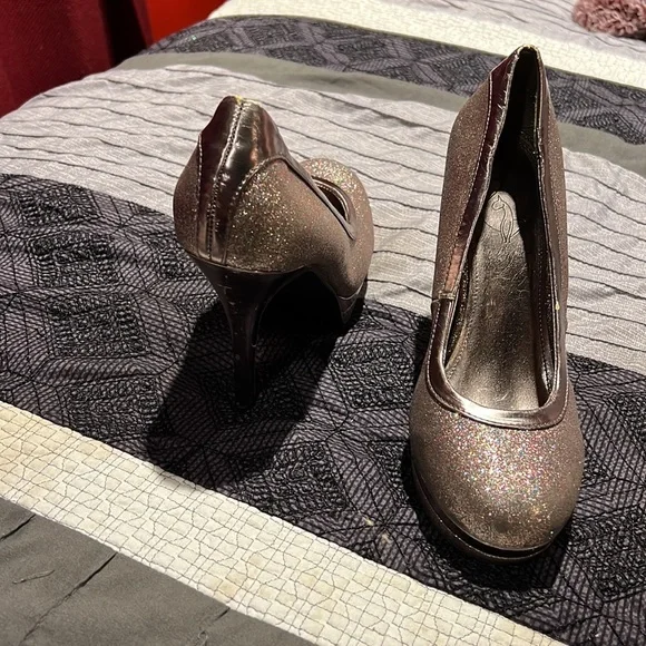 High heels - Picture 3 of 3